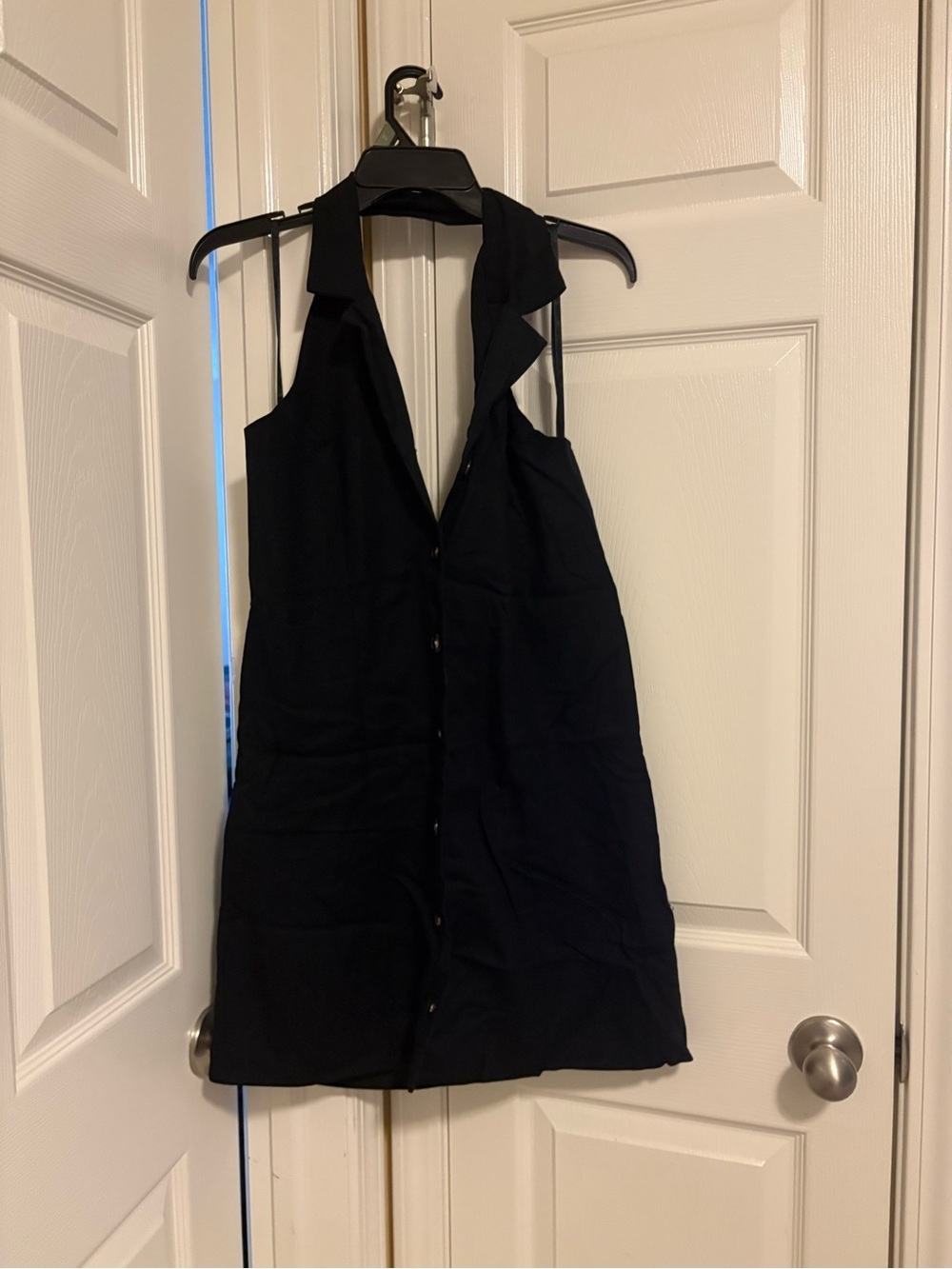 Black Sleeveless Button-Front Women's Top
